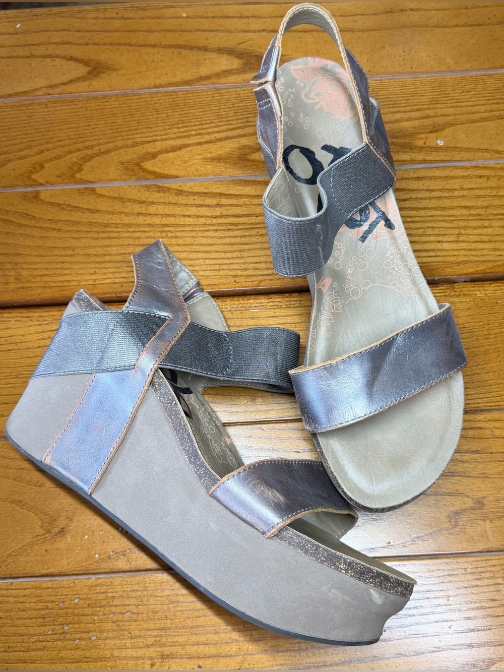 OTBT Bushnell Wedge Sandals – Pewter Metallic – Size 10M